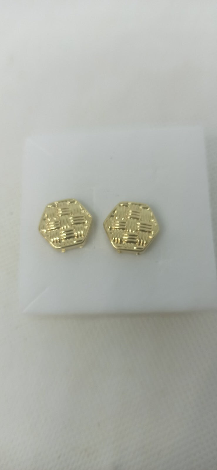 Copribottone Per Camicia Forma Esagonale  In Oro Giallo 18 Kt Lucido Lavorato.