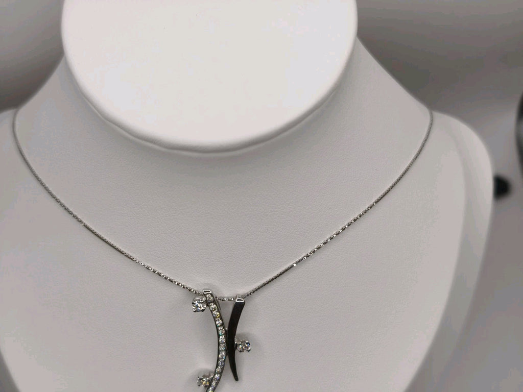 Collana Trilogy  oro bianco 18 Kt Impreziosita con altri 13 Diamanti più piccoli