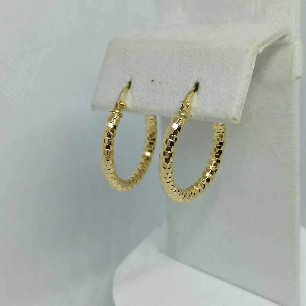 Orecchini cerchi oro giallo 18 kt  con incisioni molto luminoso diametro 21 mm