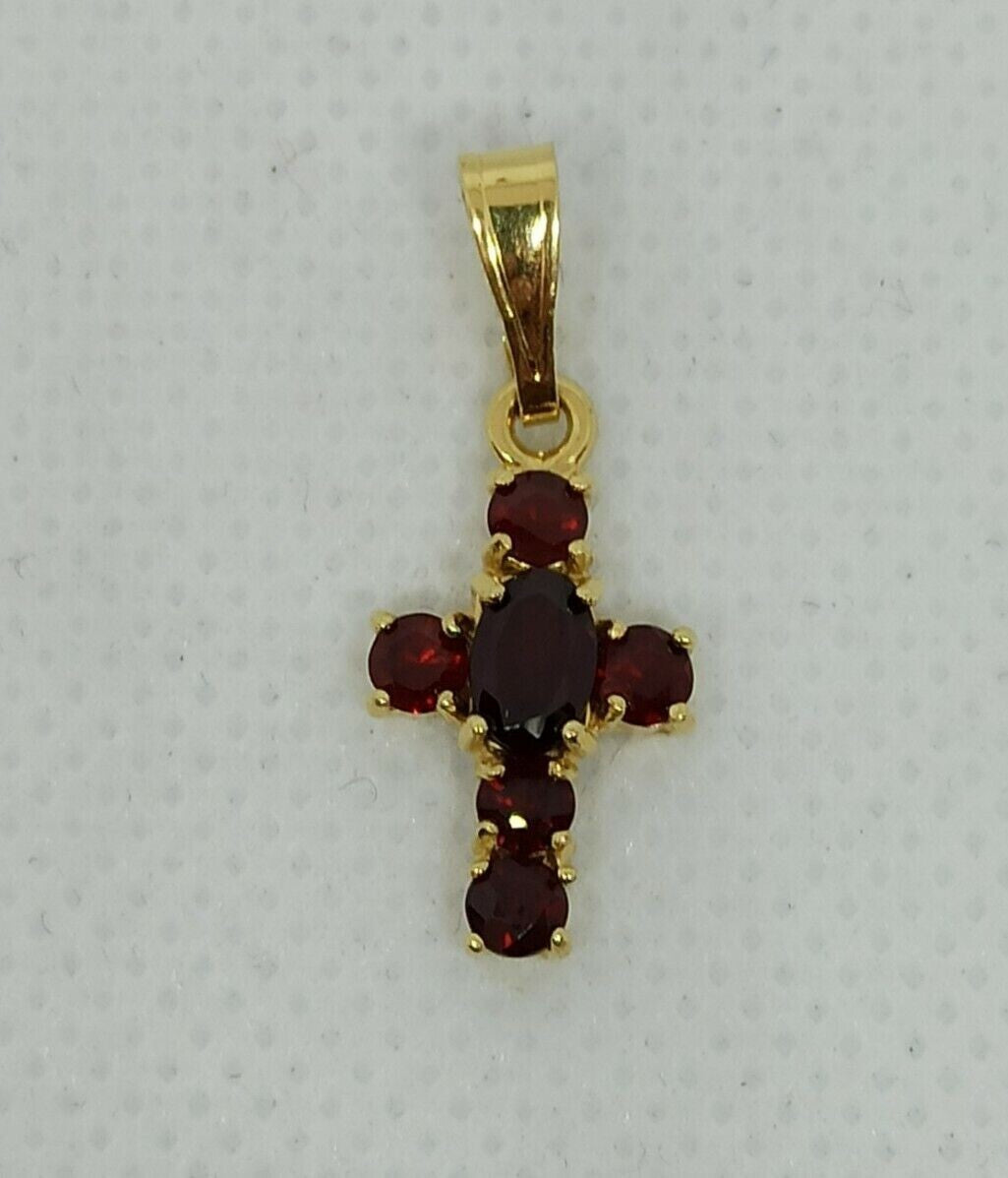 Croce in oro giallo  18 kt pendente con granato.