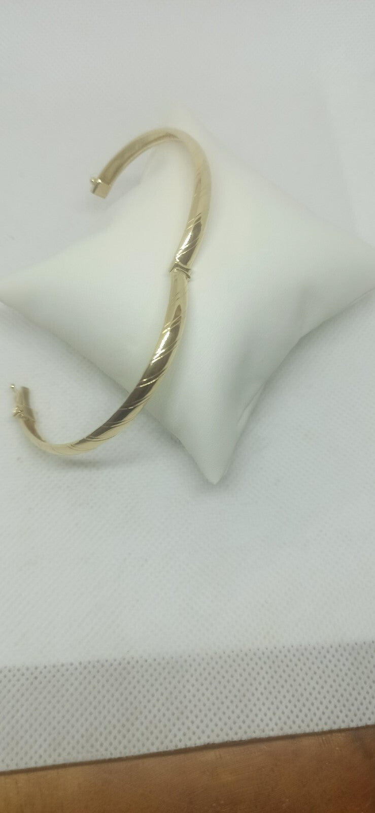 Bracciale Ovale rigido alla schiava oro giallo 18 kt lucido con incisioni donna