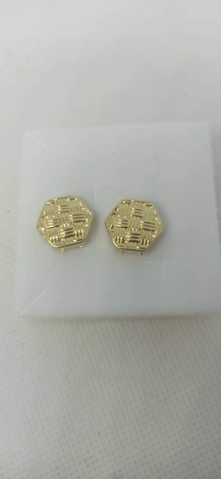 Copribottone Per Camicia Forma Esagonale  In Oro Giallo 18 Kt Lucido Lavorato.