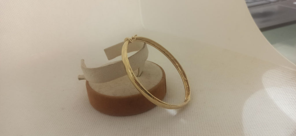 Bracciale Ovale rigido alla schiava oro giallo 18 kt lucido con incisioni donna