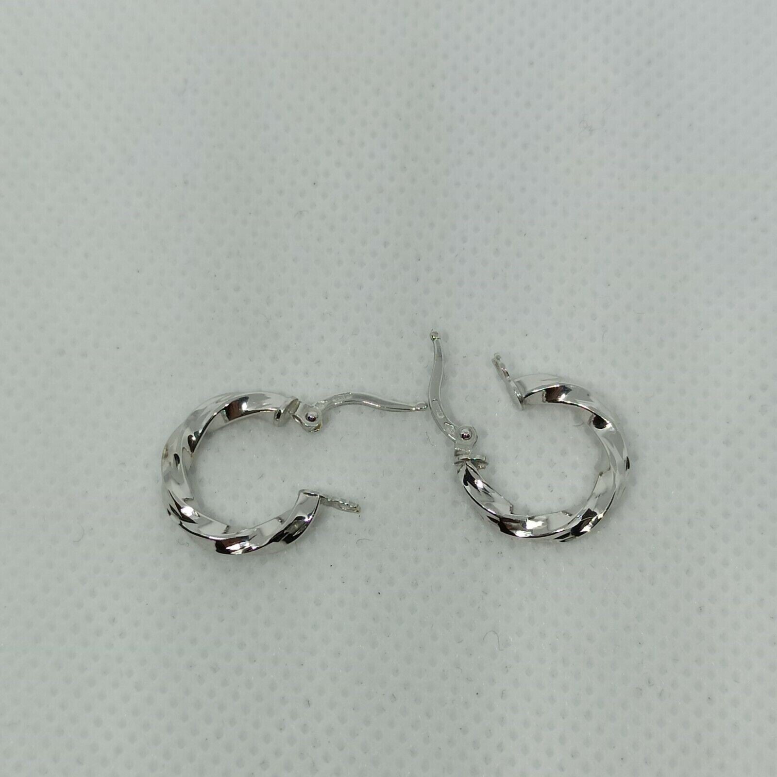 Orecchini a cerchi torchon in oro bianco lucido 18 kt diametro 15 millimetri