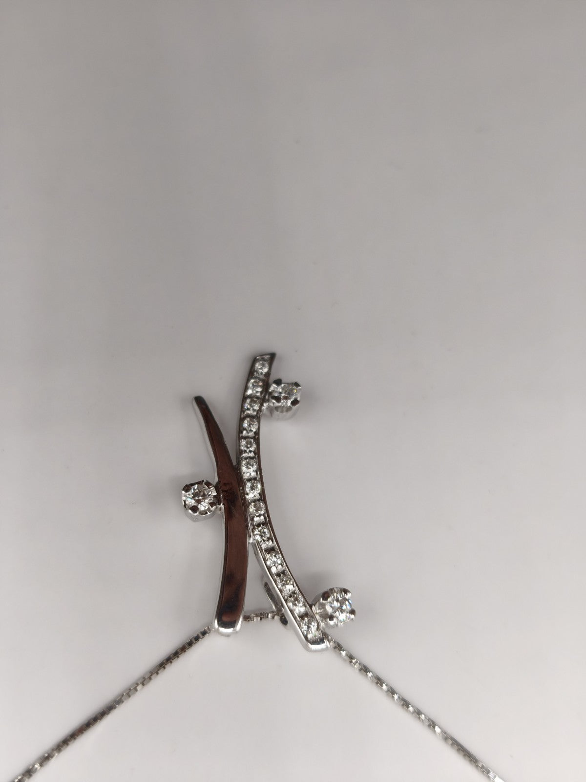 Collana Trilogy  oro bianco 18 Kt Impreziosita con altri 13 Diamanti più piccoli