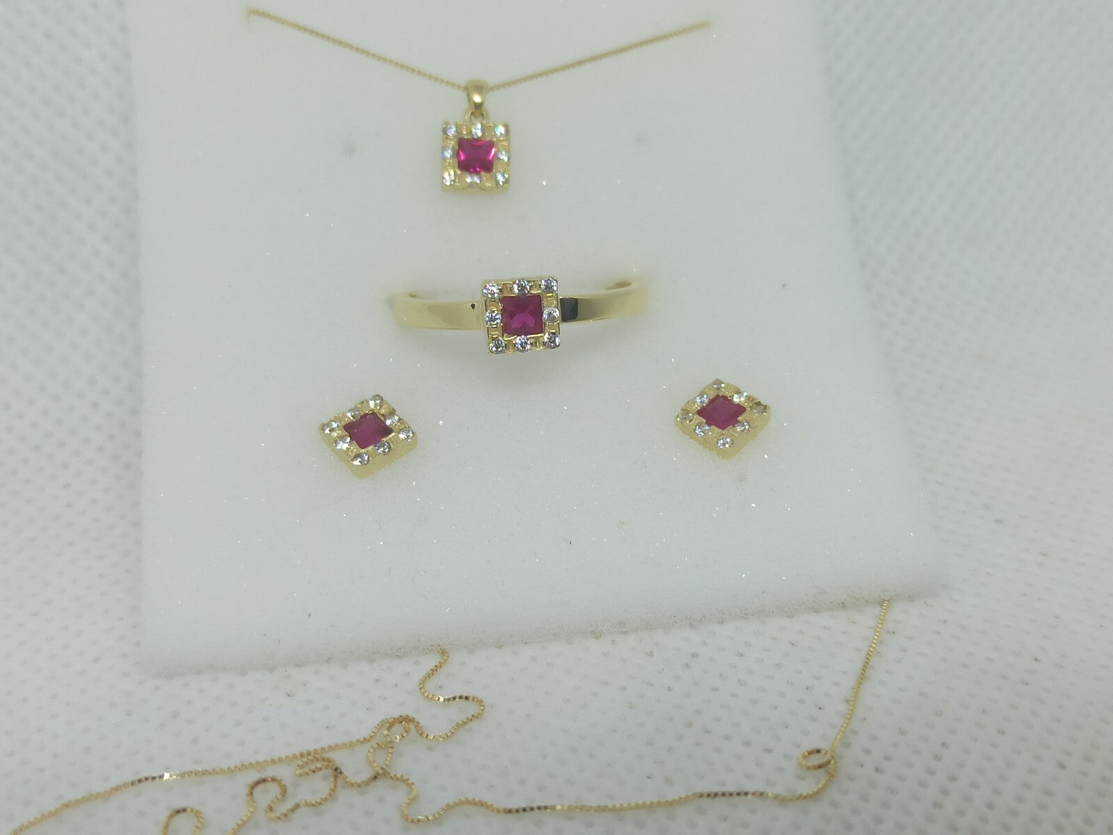 Completo Set Parure oro giallo 18 kt  collana orecchini anello pietra rossa  