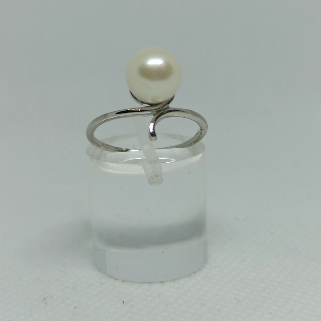 Anello in oro 18 kt  perla naturale d'acqua dolce 8-8/5 mm.