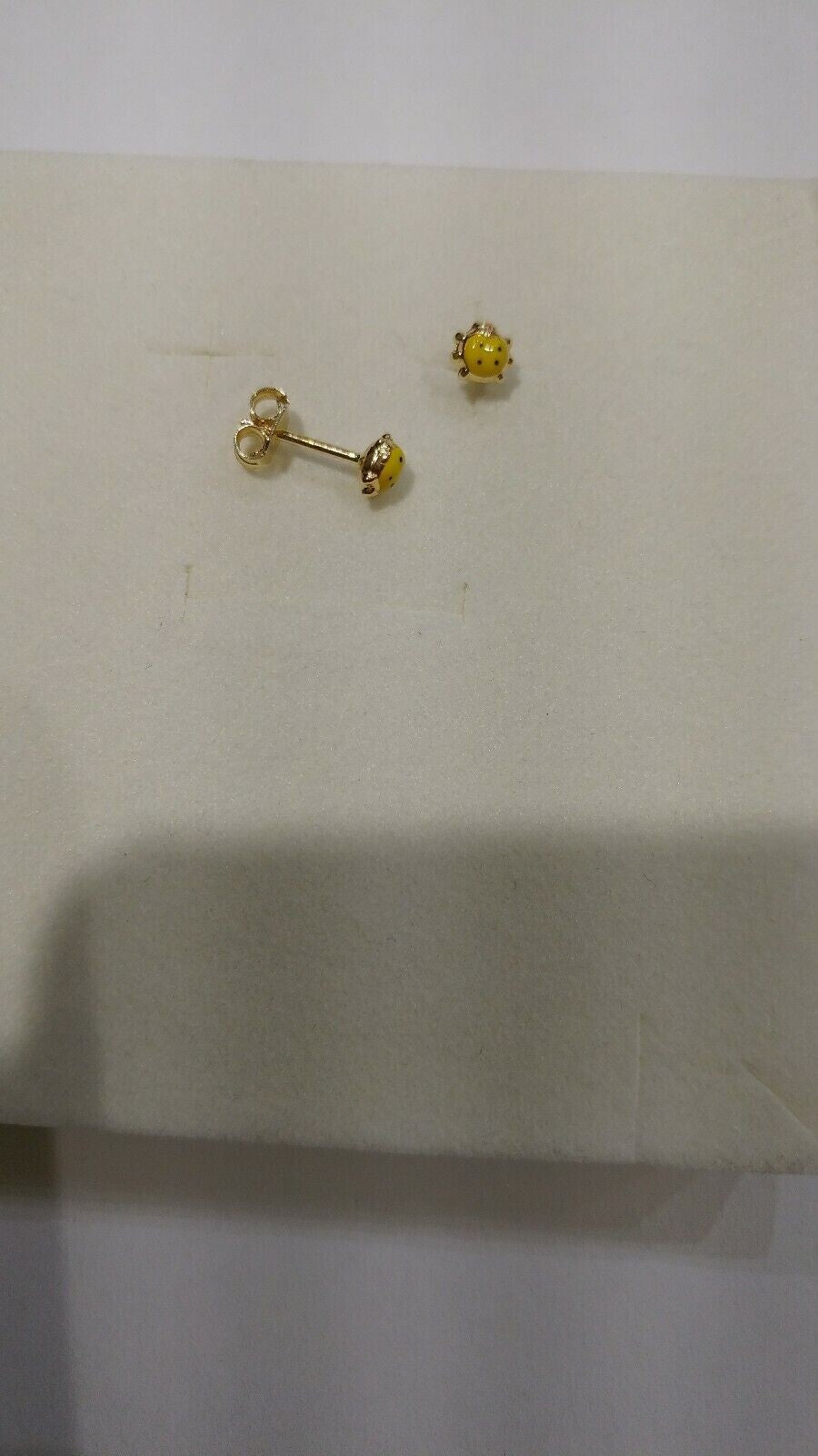 Orecchini in oro giallo 18 kt con coccinella gialla con   smalti a fuoco