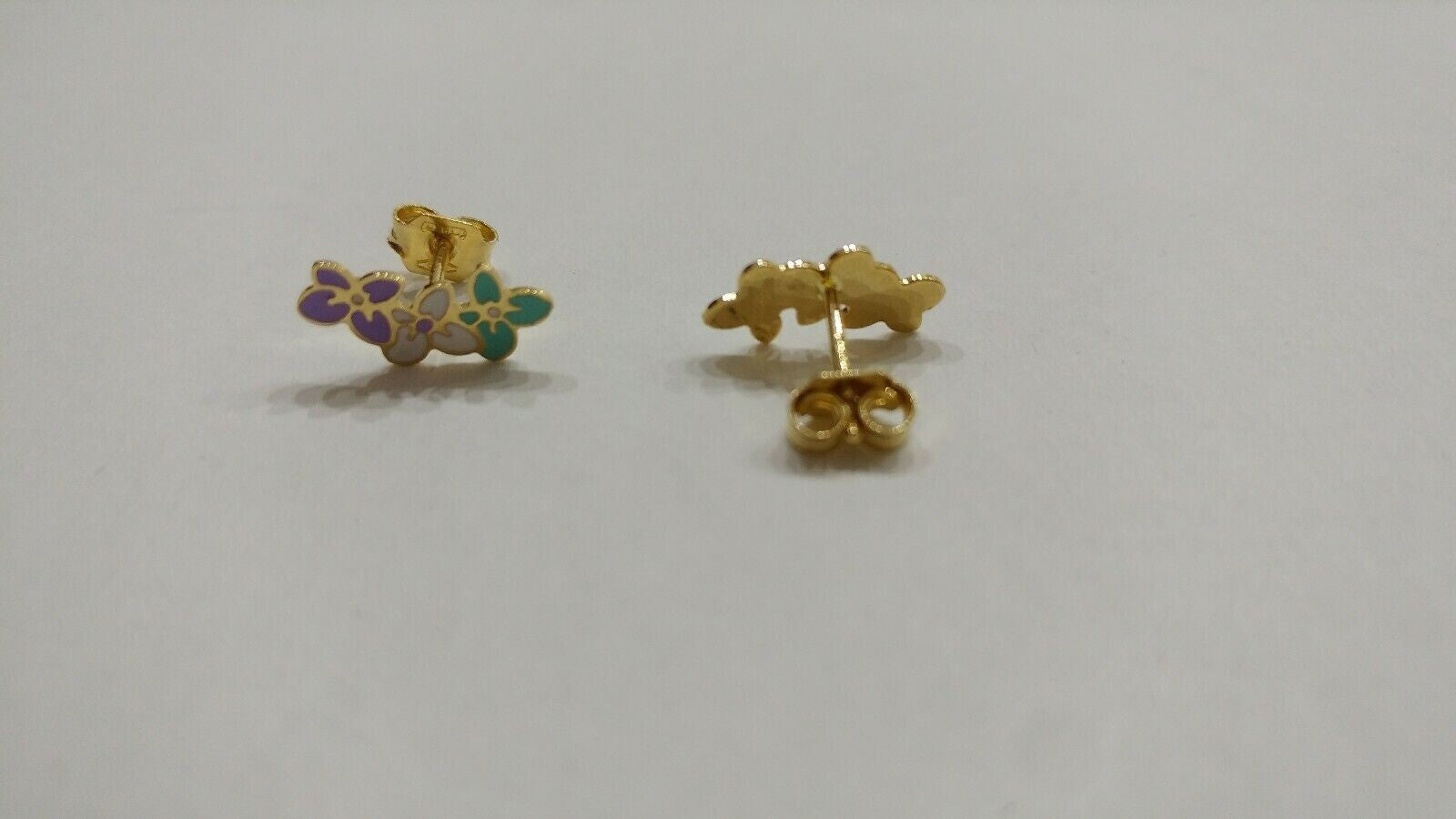 Orecchini pendenti in oro giallo 18 kt con fiori    e smalti a fuoco