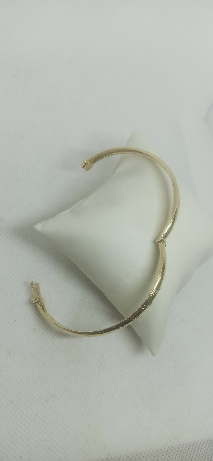 Bracciale Ovale rigido alla schiava oro giallo 18 kt lucido con incisioni donna