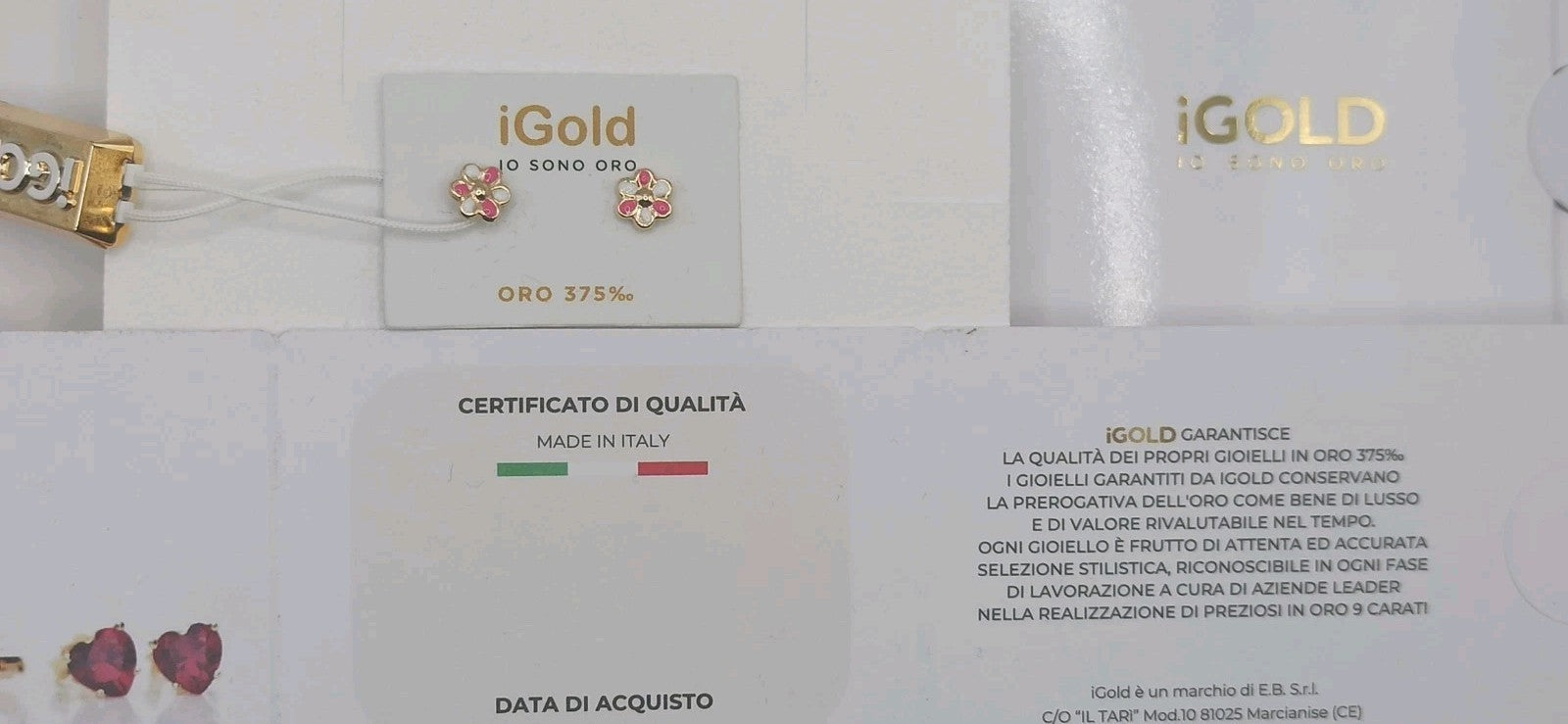 Orecchini in oro giallo lucido  9 kt con fiori e smalti bianchi e rosa.