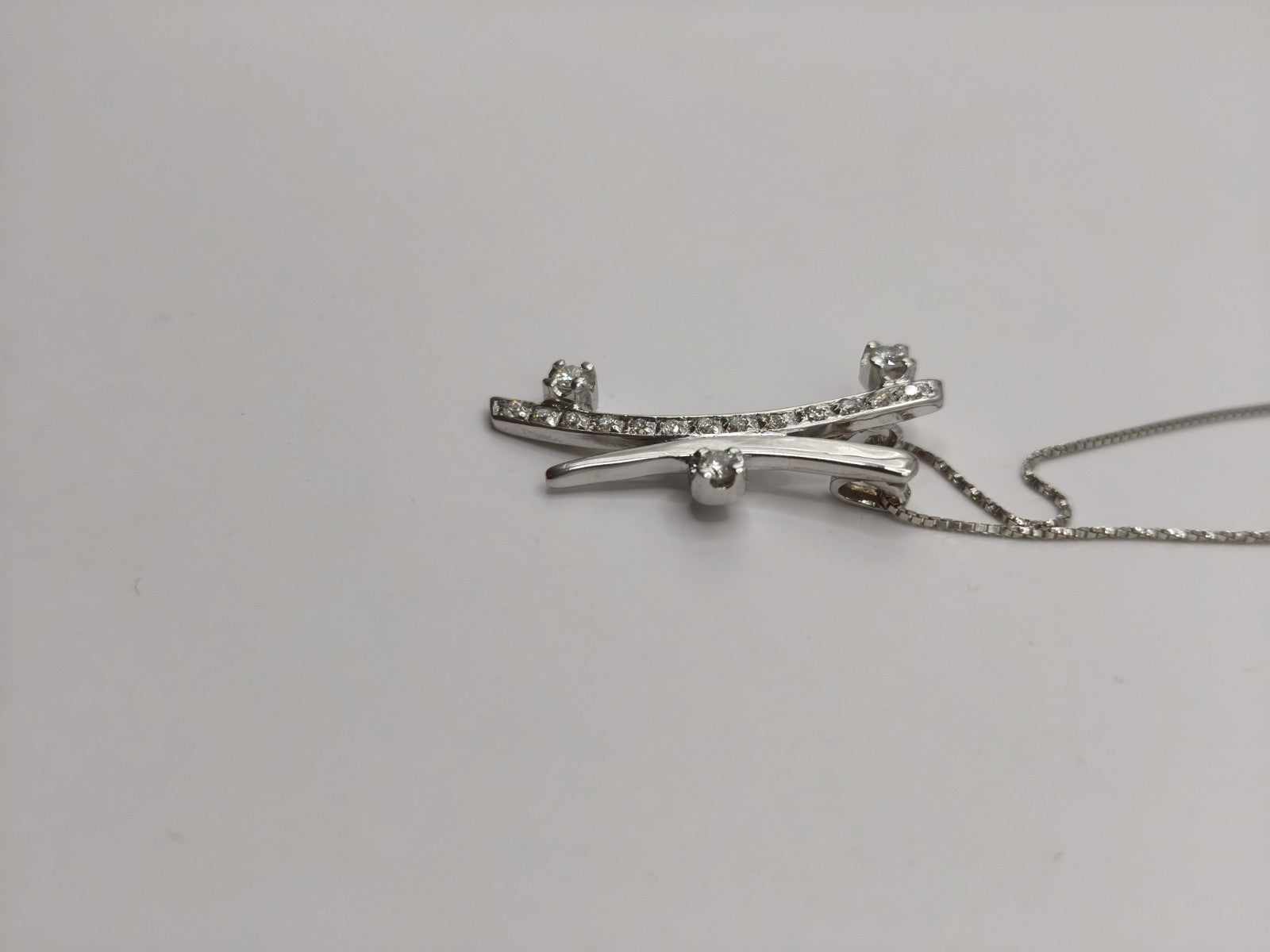 Collana Trilogy  oro bianco 18 Kt Impreziosita con altri 13 Diamanti più piccoli