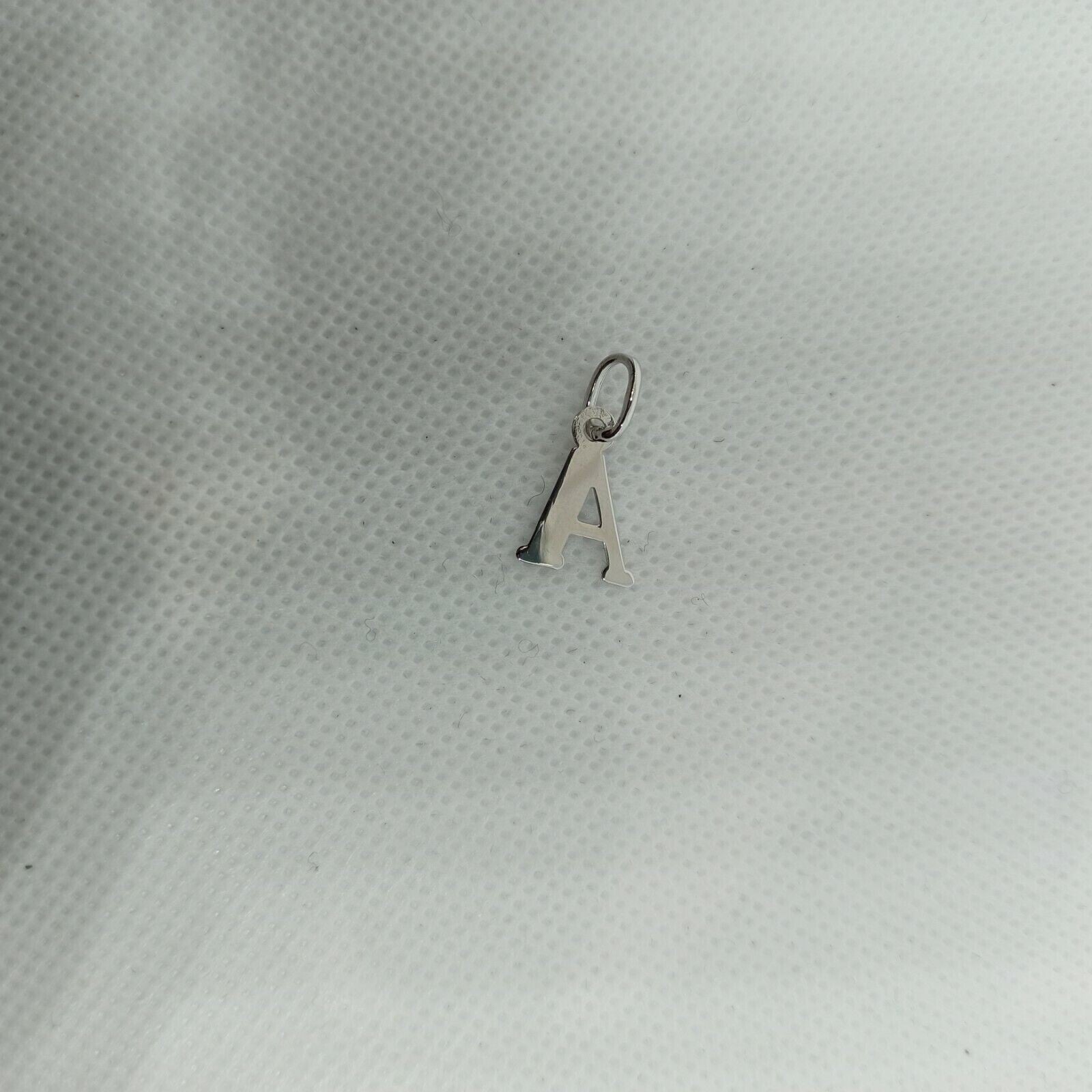 Lettera A iniziale carattere stampatello pendente ciondolo in oro bianco 18 kt.