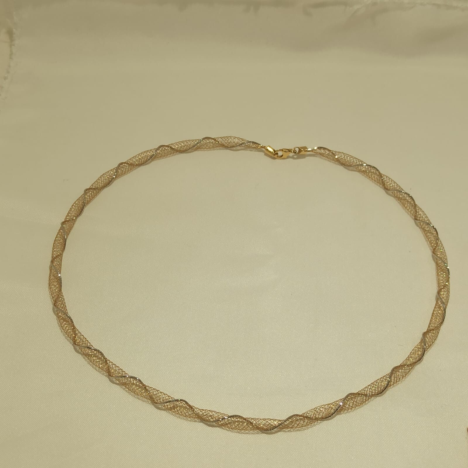 Collana Morbida Multifilo  Effetto Tessuto Oro Giallo e Bianco 18 kt  