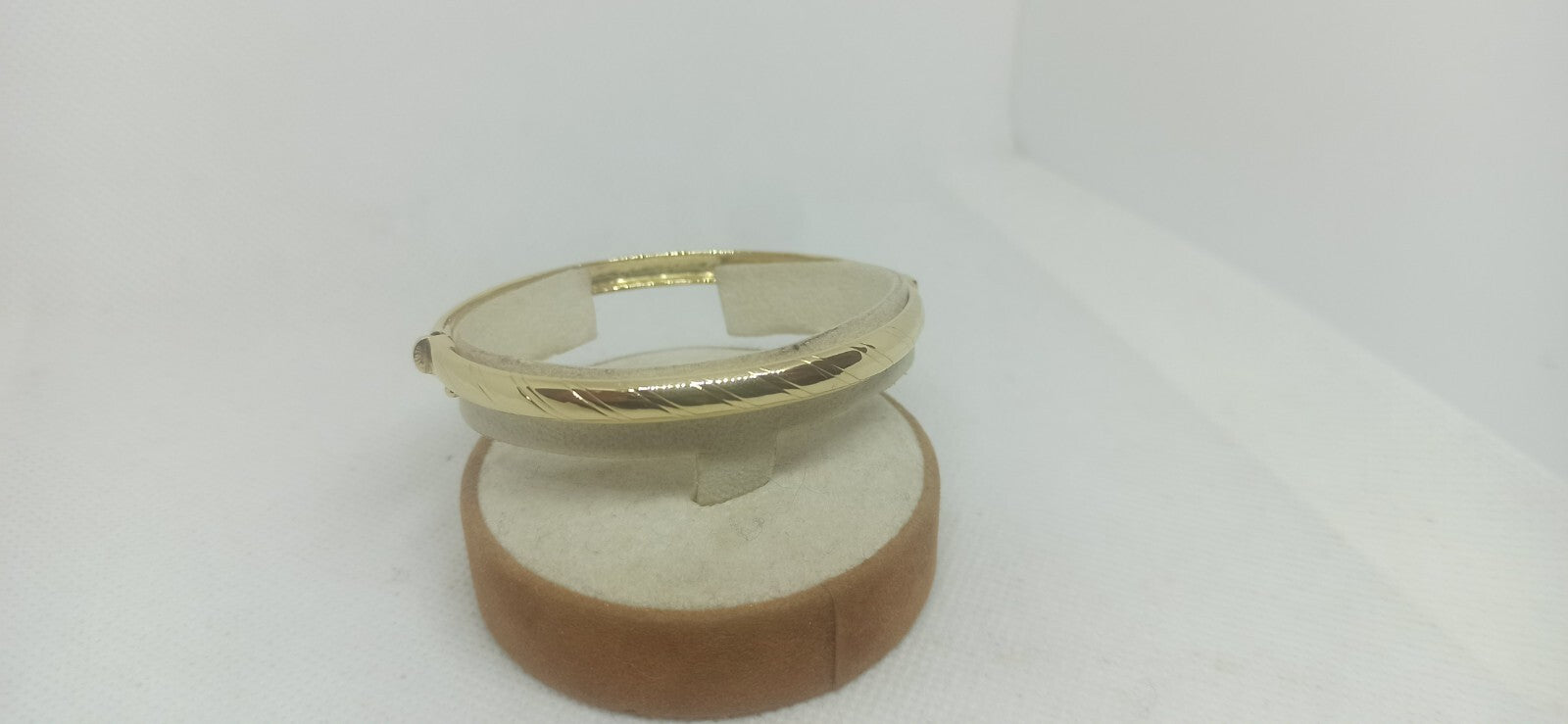 Bracciale Ovale rigido alla schiava oro giallo 18 kt lucido con incisioni donna