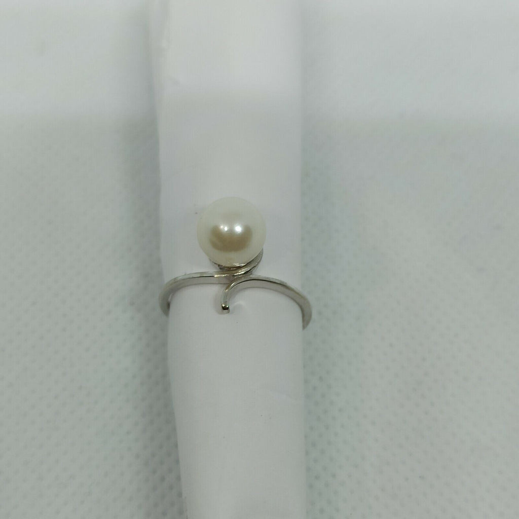 Anello in oro 18 kt  perla naturale d'acqua dolce 8-8/5 mm.