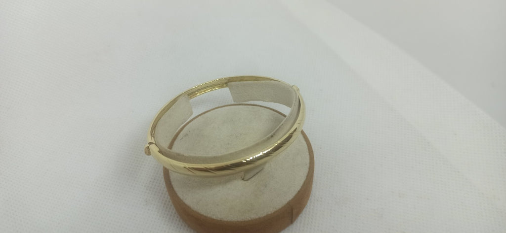 Bracciale Ovale rigido alla schiava oro giallo 18 kt lucido con incisioni donna