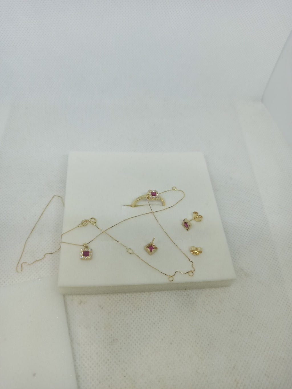 Completo Set Parure oro giallo 18 kt  collana orecchini anello pietra rossa  