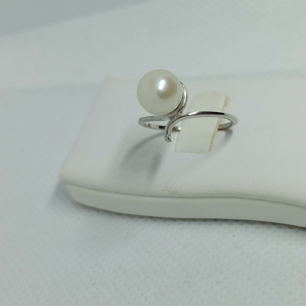 Anello in oro 18 kt  perla naturale d'acqua dolce 8-8/5 mm.