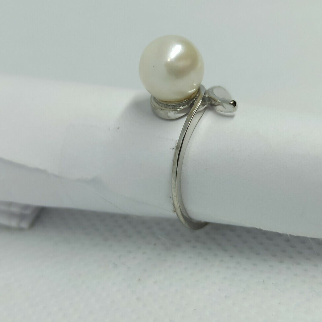 Anello in oro 18 kt  perla naturale d'acqua dolce 8-8/5 mm.