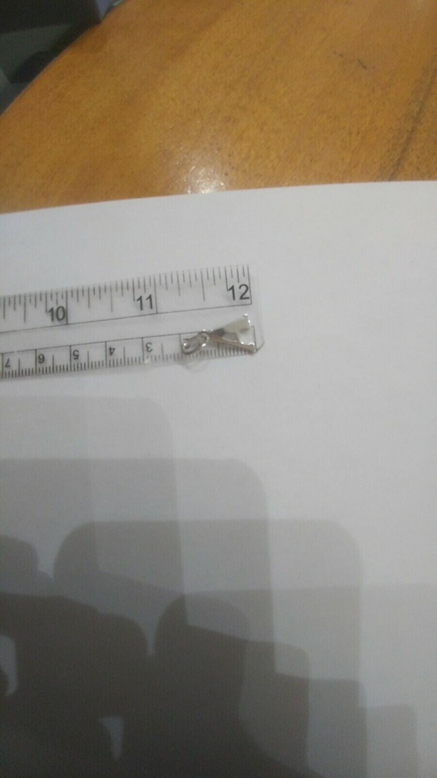 Lettera A iniziale carattere stampatello pendente ciondolo in oro bianco 18 kt.