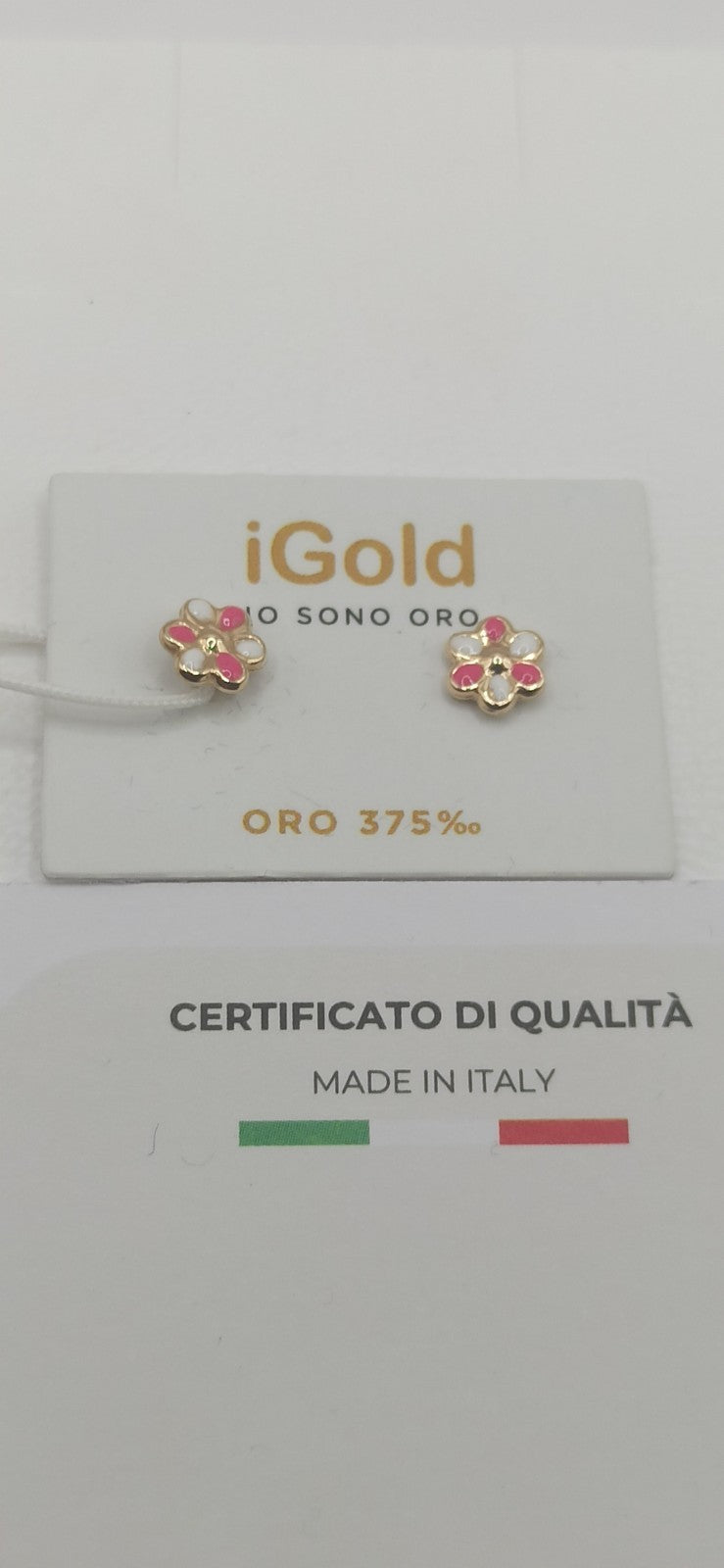 Orecchini in oro giallo lucido  9 kt con fiori e smalti bianchi e rosa.