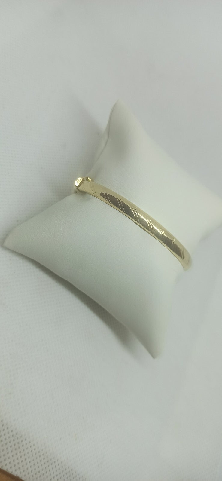 Bracciale Ovale rigido alla schiava oro giallo 18 kt lucido con incisioni donna
