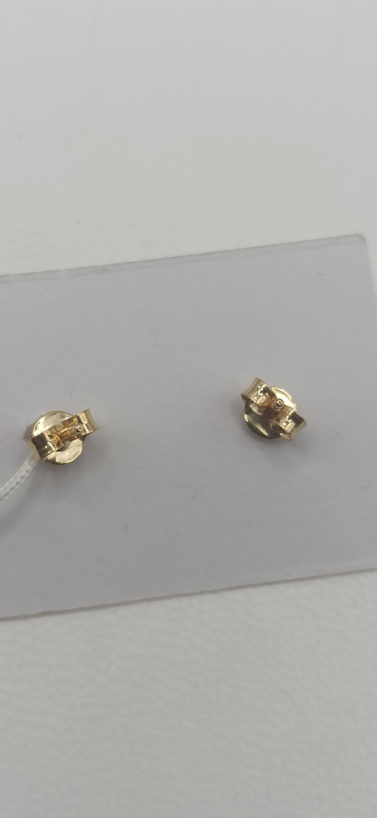 Orecchini in oro giallo lucido  9 kt con fiori e smalti bianchi e rosa.