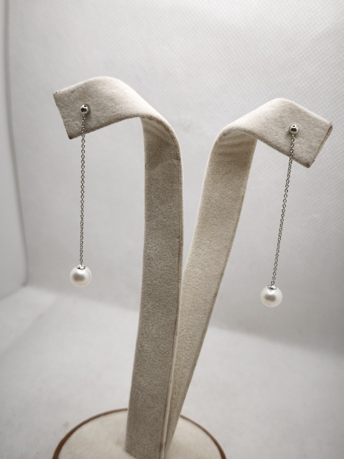 Orecchino Pendente 5,5 Cm in oro 18 kt  perla naturale d'acqua dolce 7-7/5 mm.