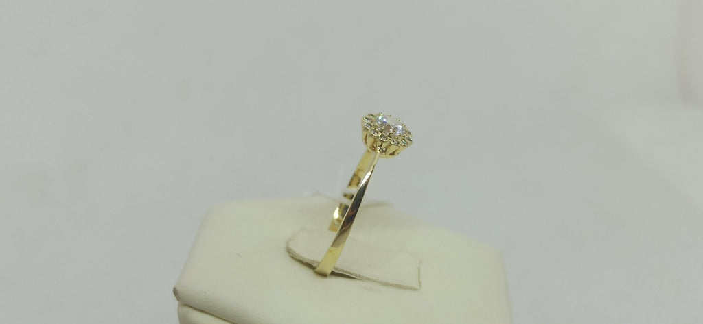 Anello solitario  in oro giallo 9  kt con zirconi.