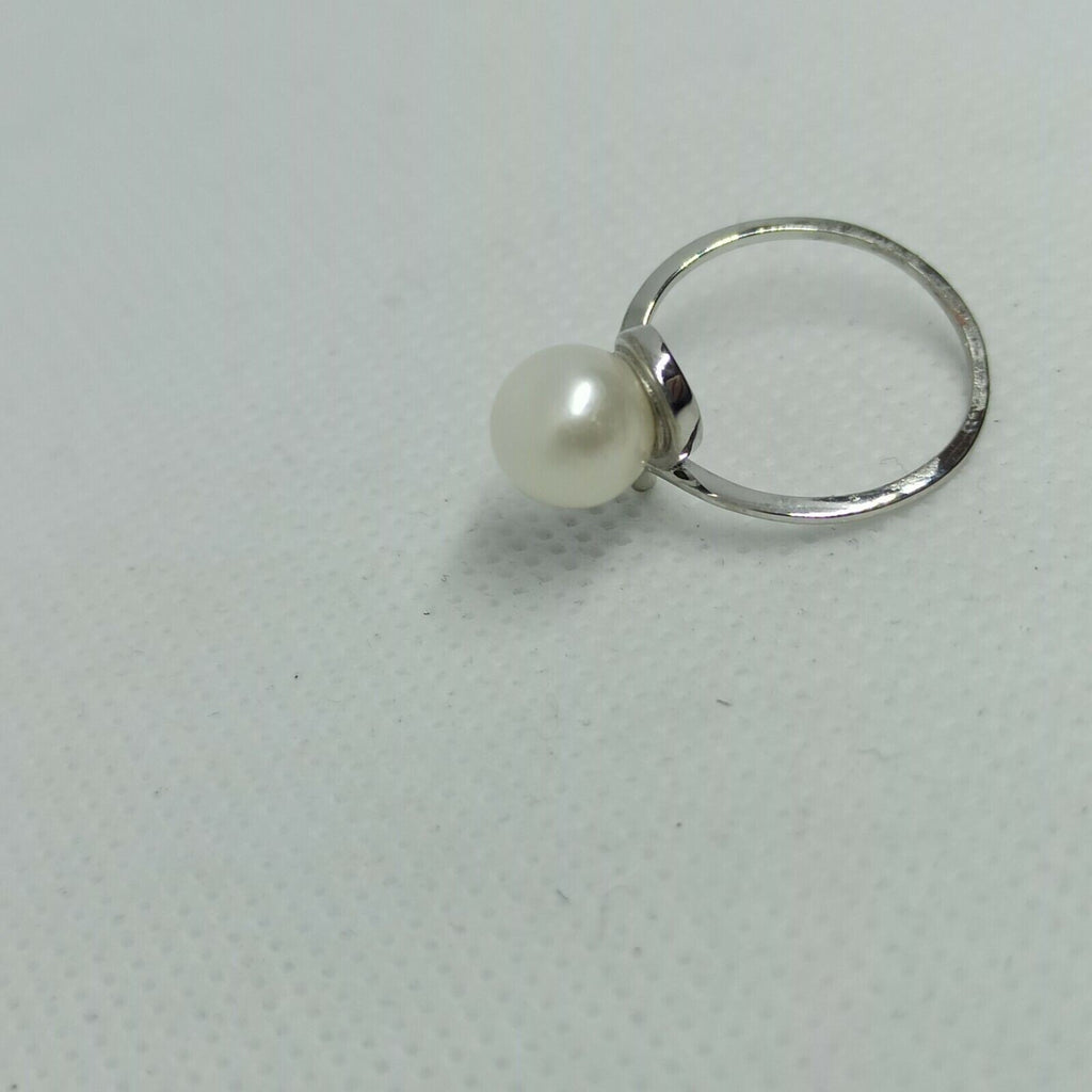 Anello in oro 18 kt  perla naturale d'acqua dolce 8-8/5 mm.
