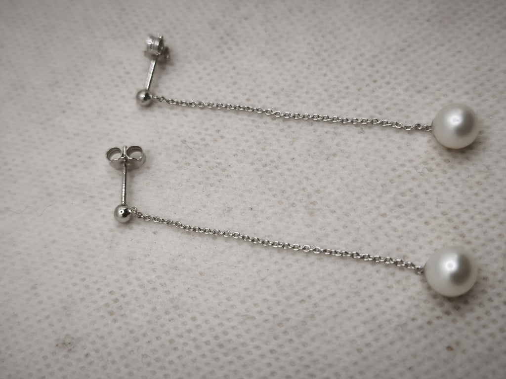 Orecchino Pendente 5,5 Cm in oro 18 kt  perla naturale d'acqua dolce 7-7/5 mm.