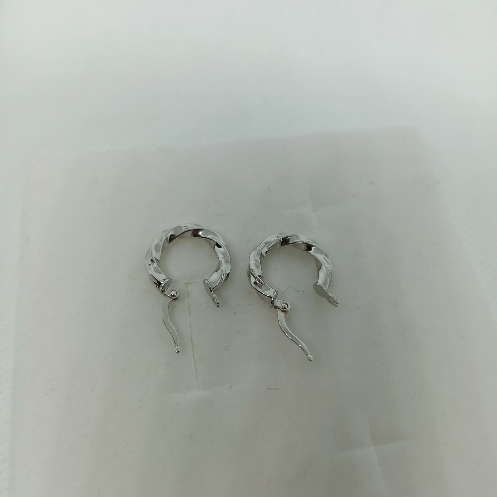 Orecchini a cerchi torchon in oro bianco lucido 18 kt diametro 15 millimetri