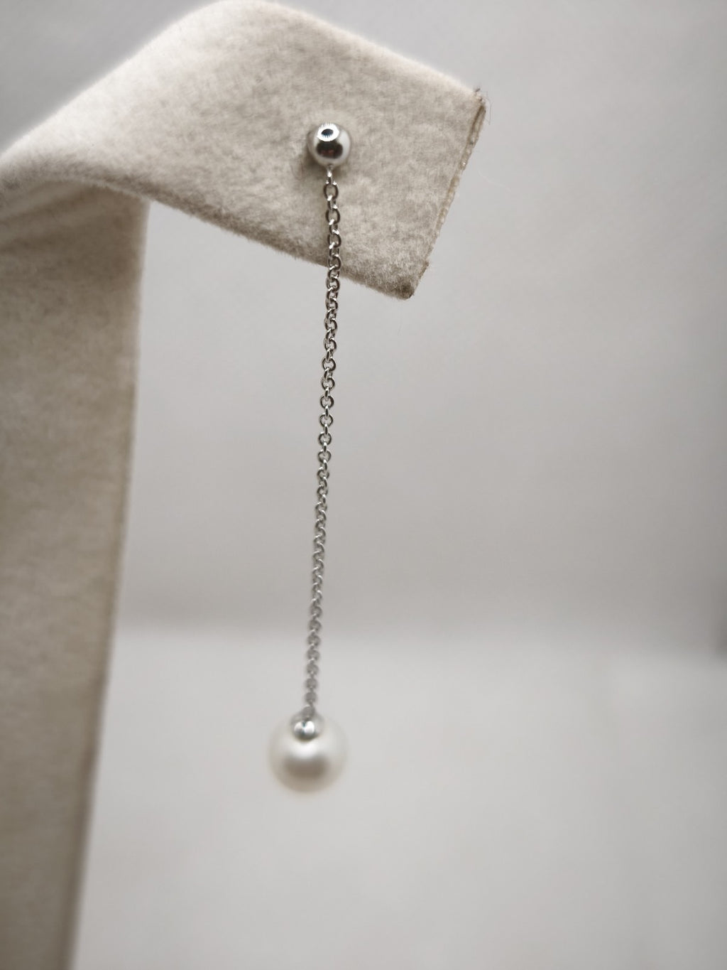 Orecchino Pendente 5,5 Cm in oro 18 kt  perla naturale d'acqua dolce 7-7/5 mm.