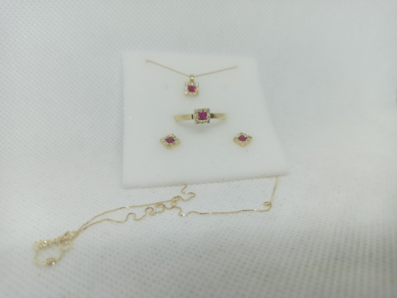 Completo Set Parure oro giallo 18 kt  collana orecchini anello pietra rossa  