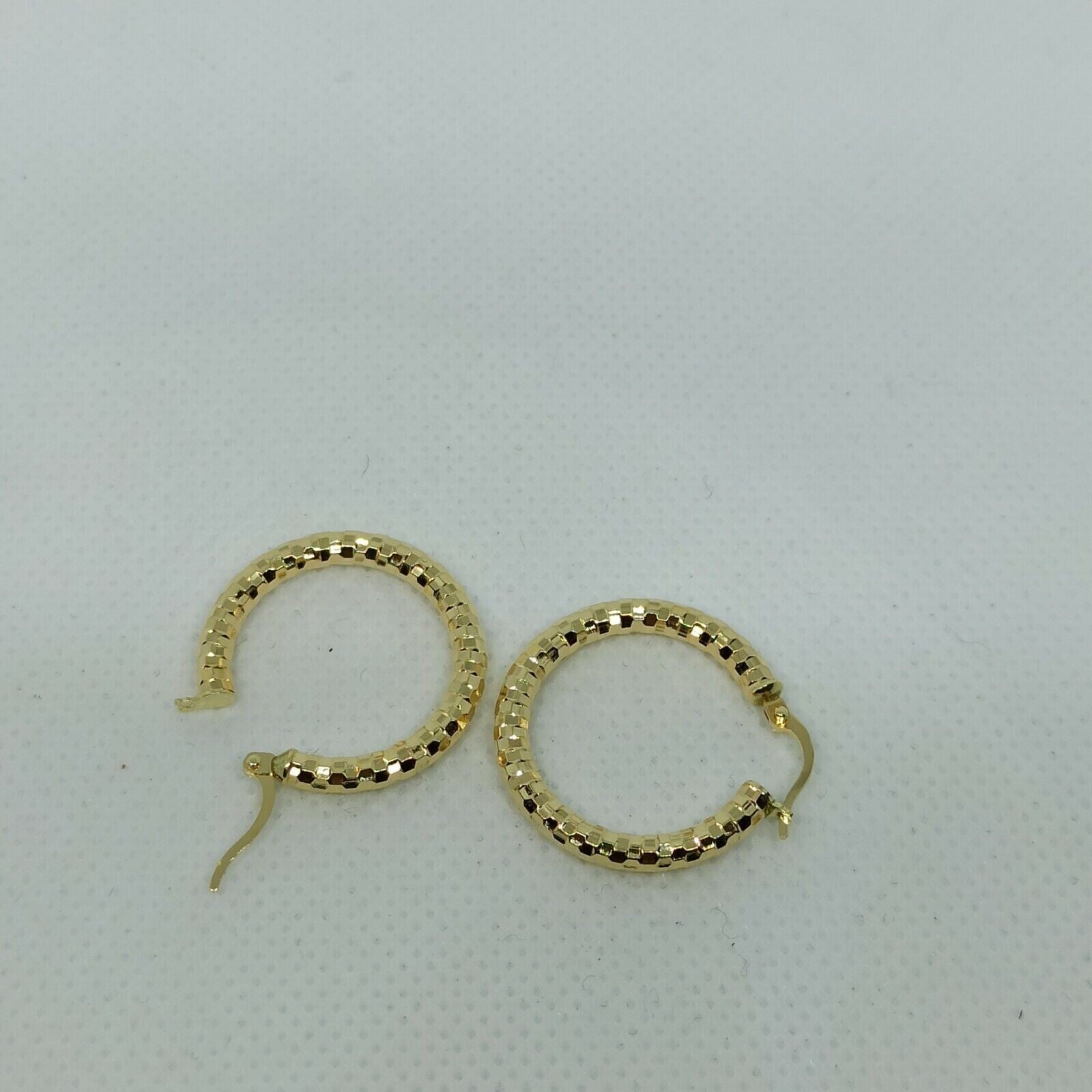 Orecchini cerchi oro giallo 18 kt  con incisioni molto luminoso diametro 21 mm