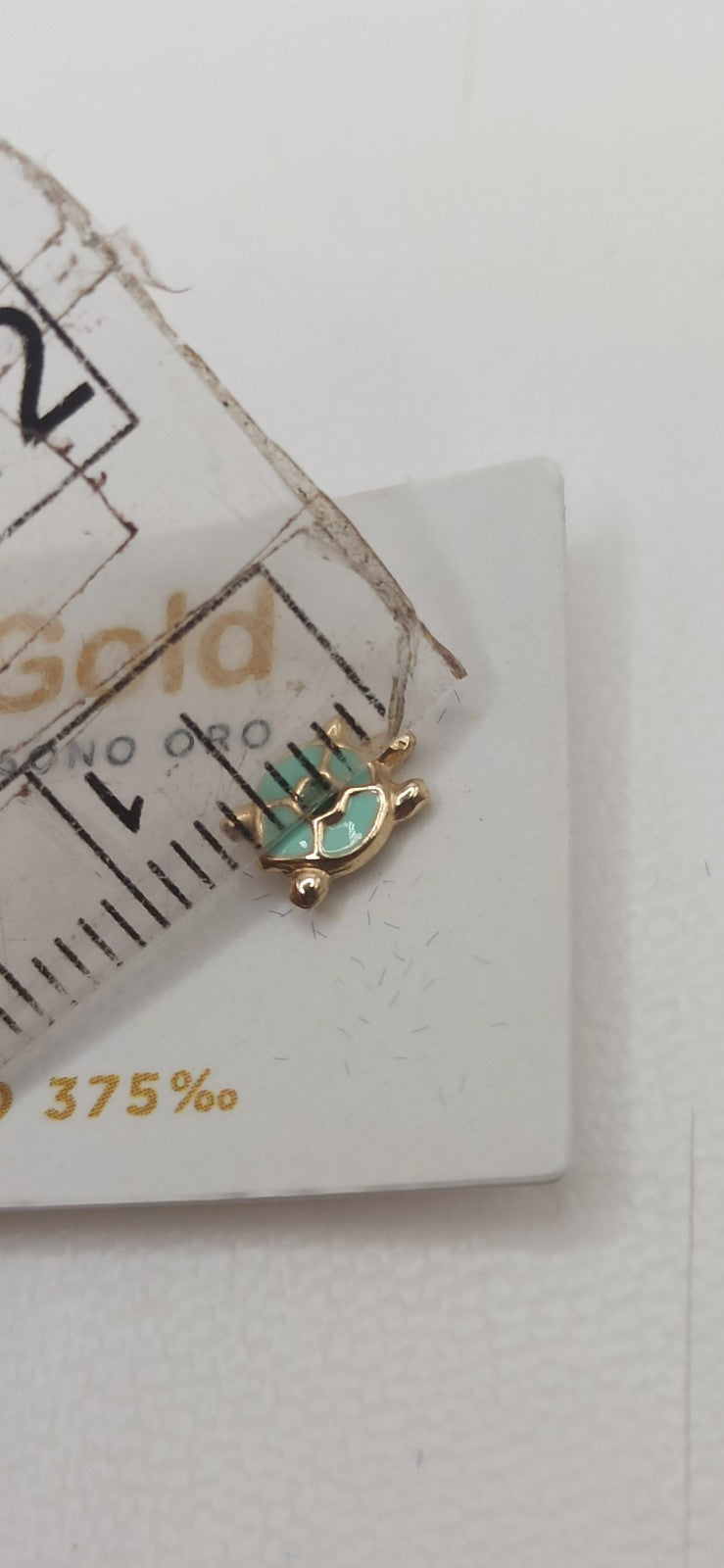 Orecchini in oro giallo 9 kt modello tartaruga con smalti. 