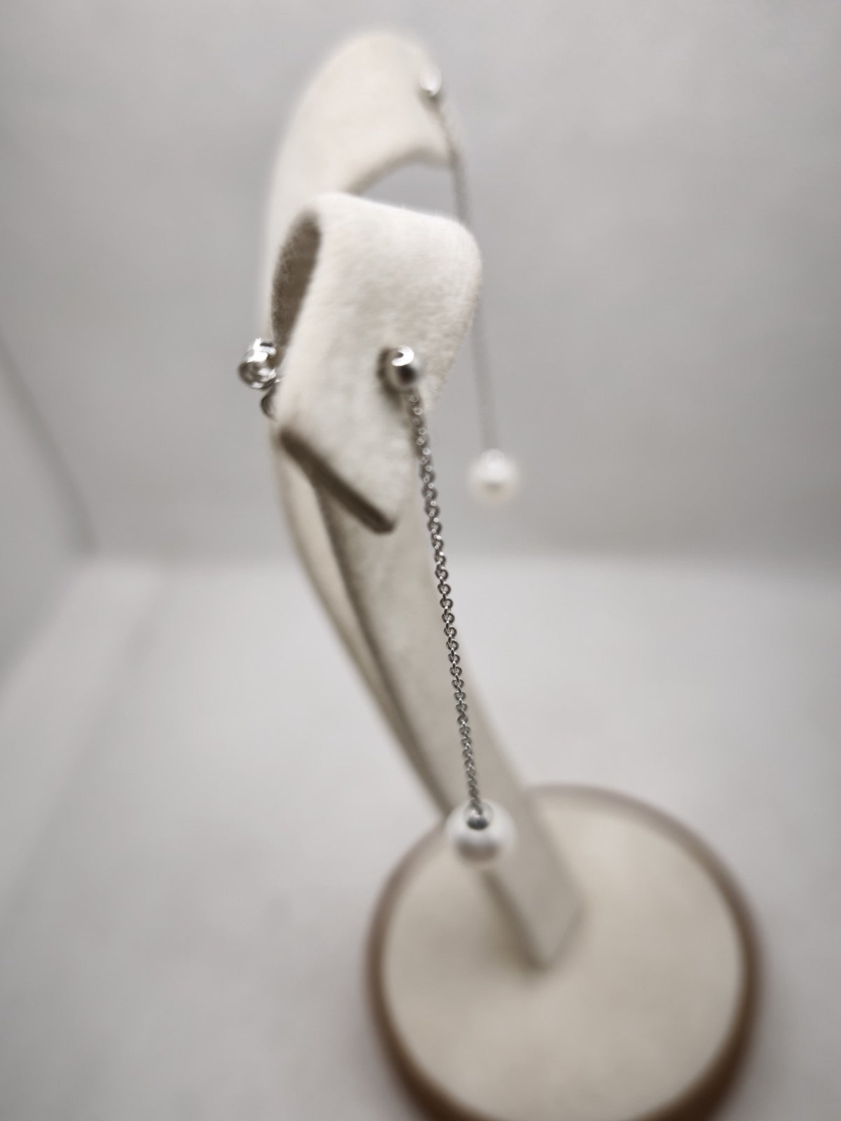 Orecchino Pendente 5,5 Cm in oro 18 kt  perla naturale d'acqua dolce 7-7/5 mm.