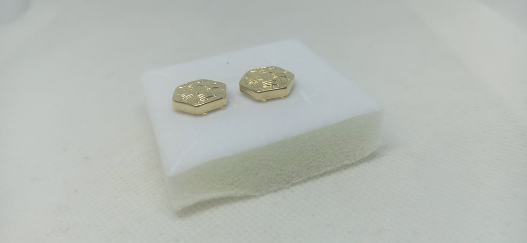 Copribottone Per Camicia Forma Esagonale  In Oro Giallo 18 Kt Lucido Lavorato.