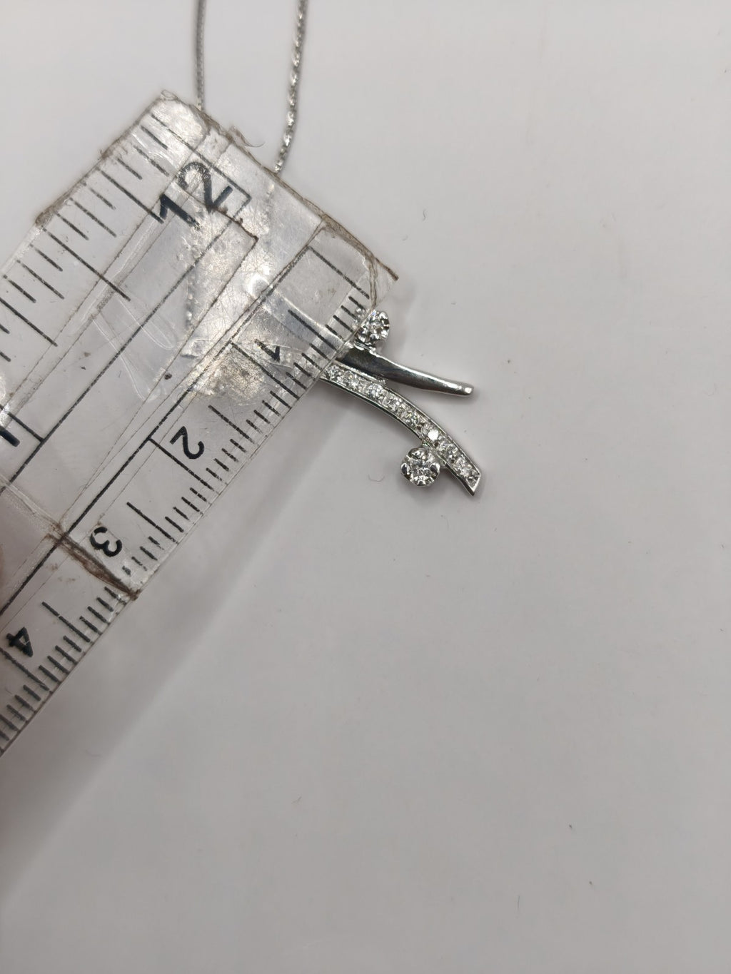 Collana Trilogy  oro bianco 18 Kt Impreziosita con altri 13 Diamanti più piccoli