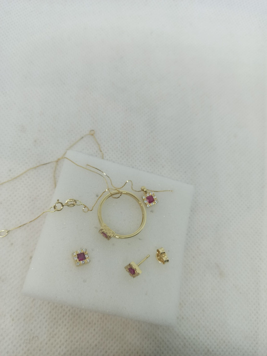 Completo Set Parure oro giallo 18 kt  collana orecchini anello pietra rossa  