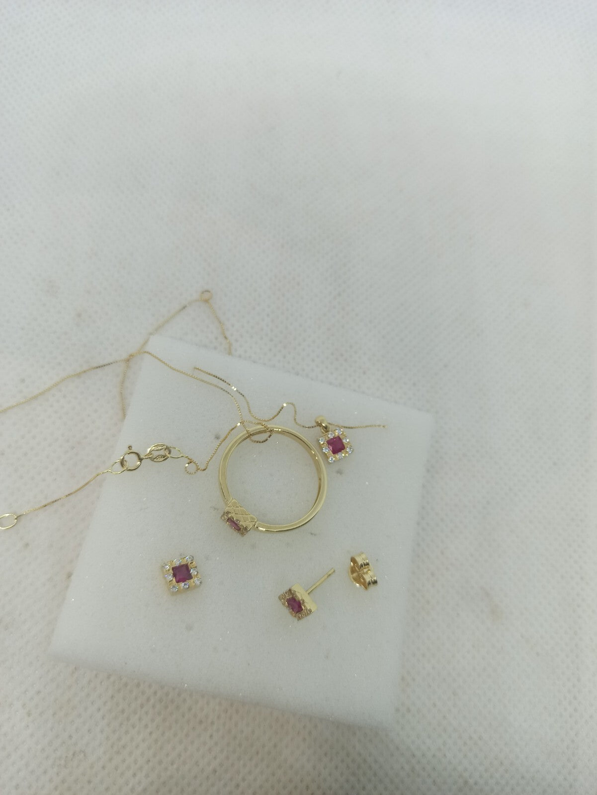 Completo Set Parure oro giallo 18 kt  collana orecchini anello pietra rossa  