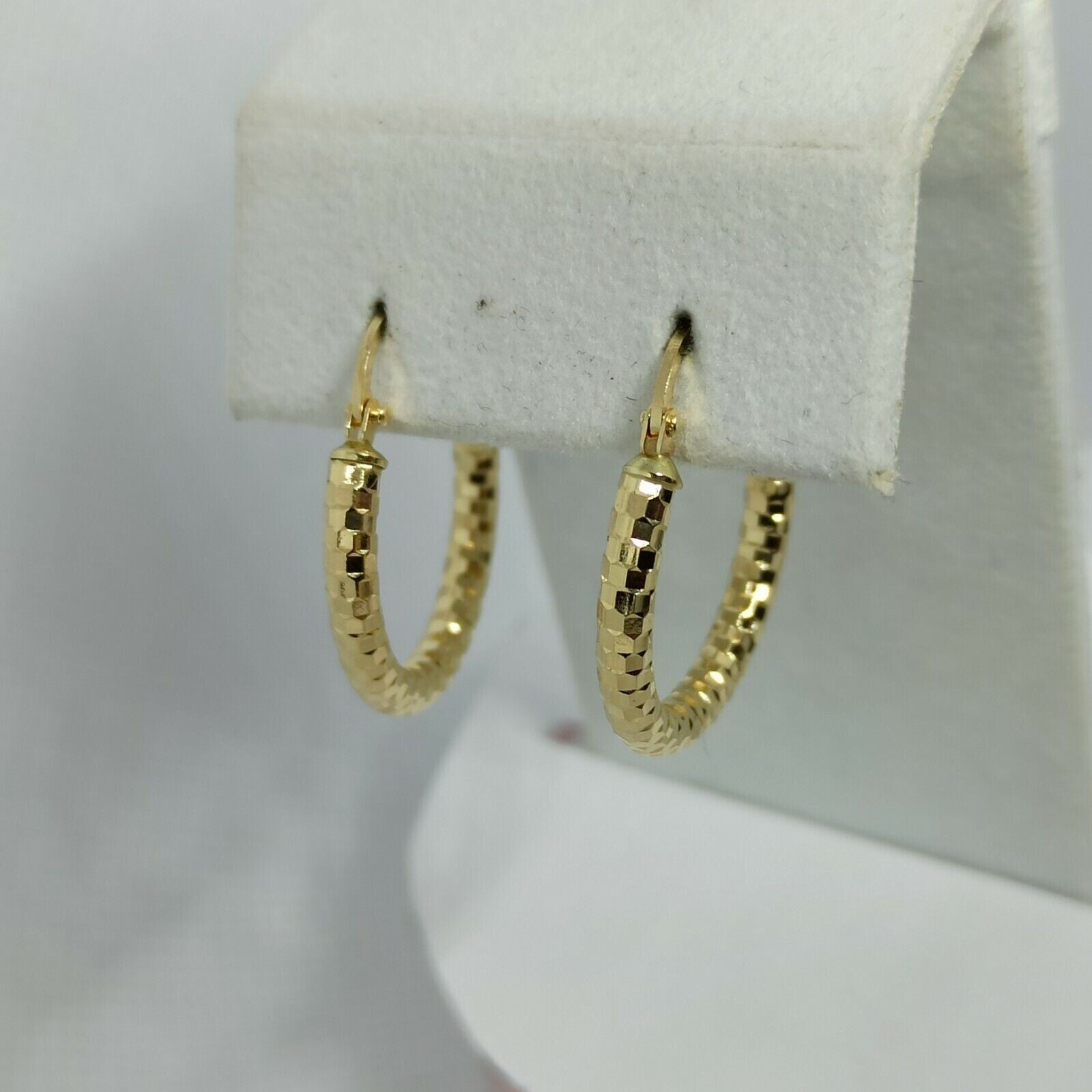 Orecchini cerchi oro giallo 18 kt  con incisioni molto luminoso diametro 21 mm