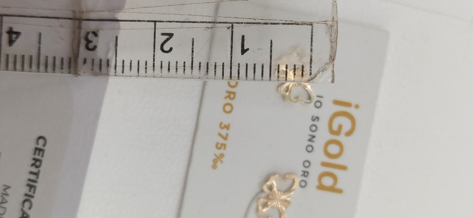 Orecchini in oro giallo 9 kt lucido ed inciso modello farfalla 