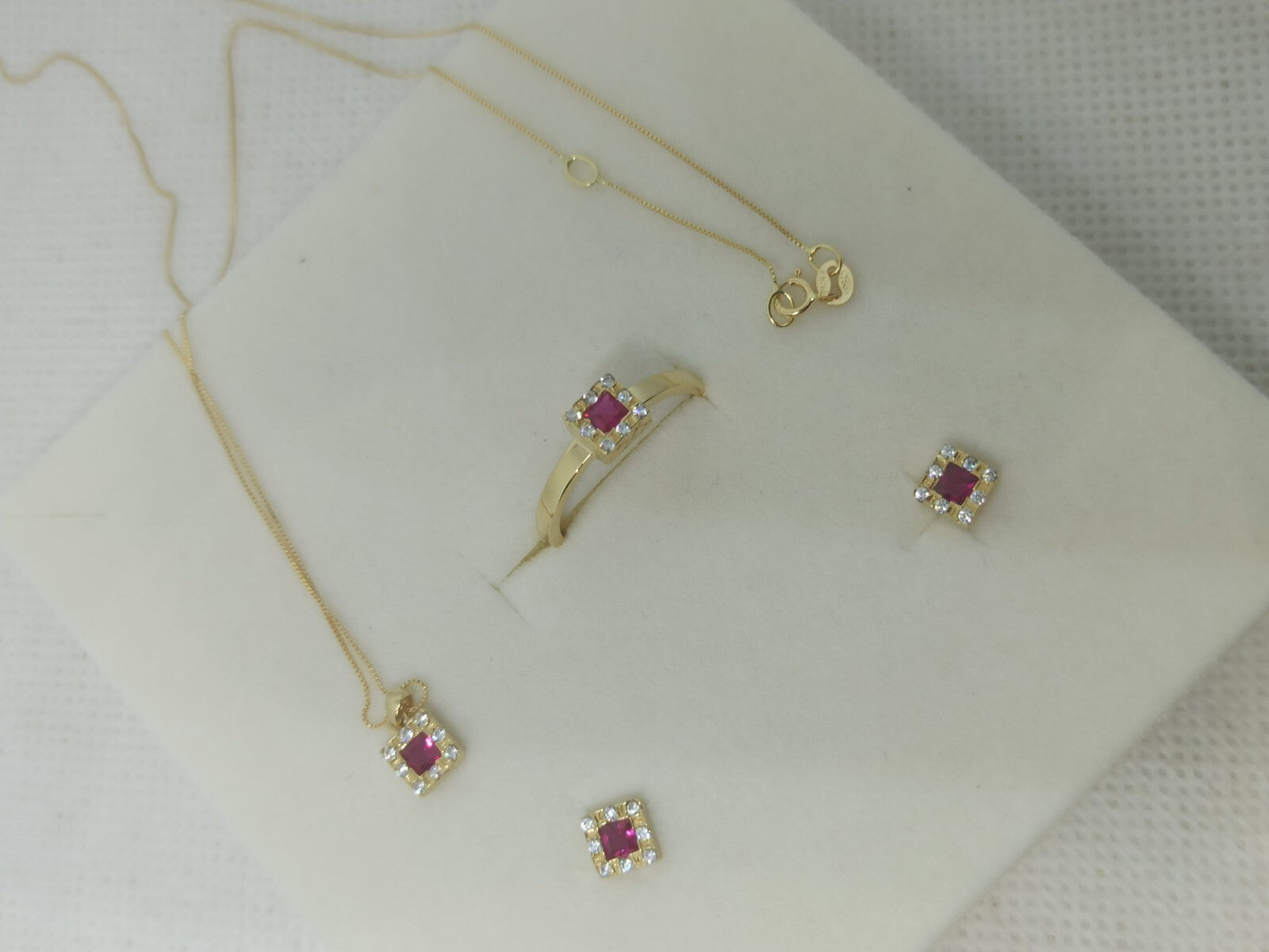 Completo Set Parure oro giallo 18 kt  collana orecchini anello pietra rossa  