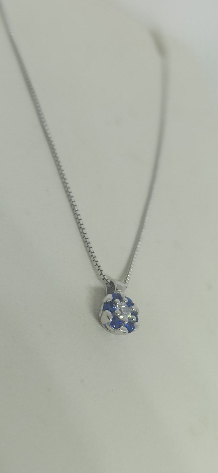 Collana Punto Luce Oro Bianco 18 Kt Con Pietre Bianche E Blu