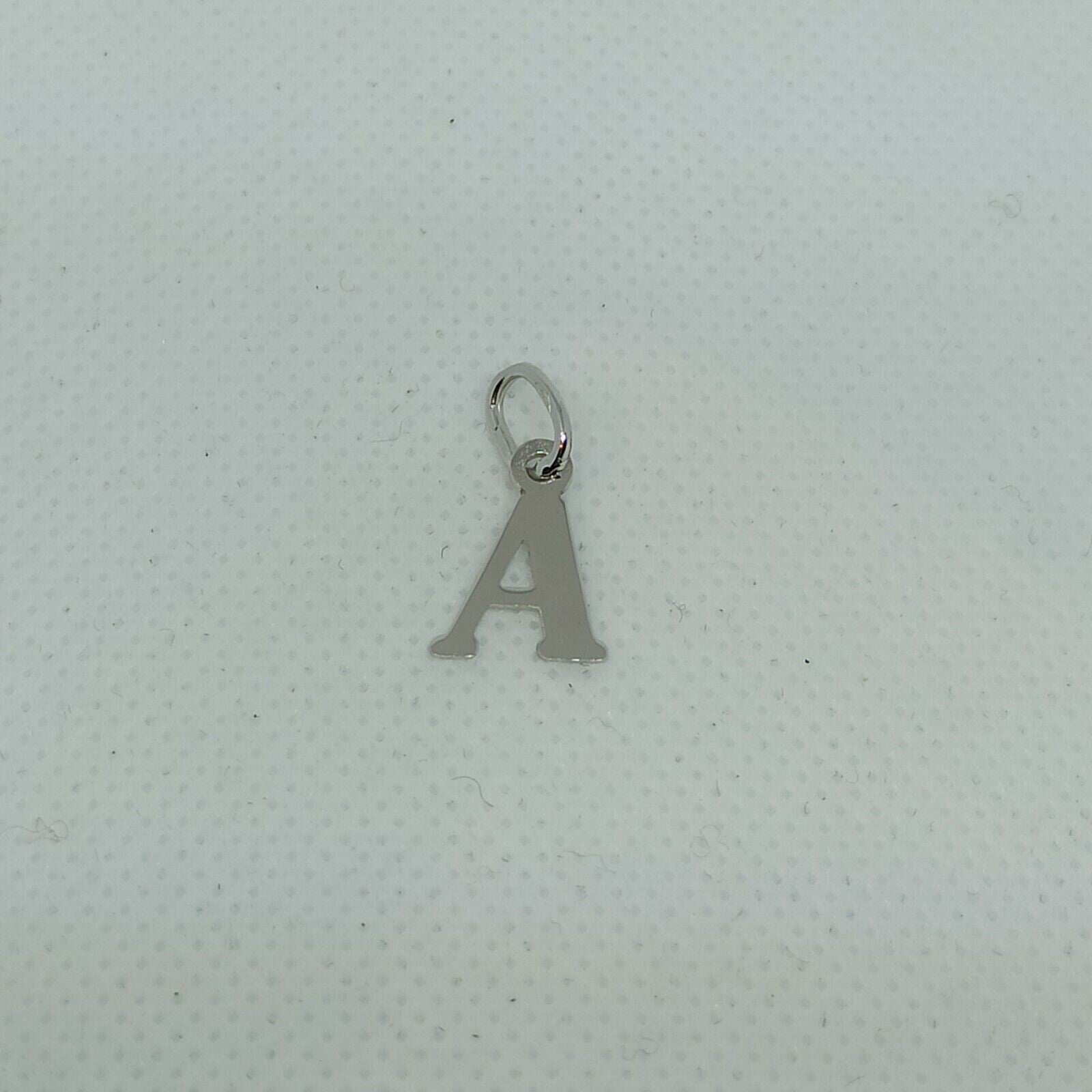 Lettera A iniziale carattere stampatello pendente ciondolo in oro bianco 18 kt.
