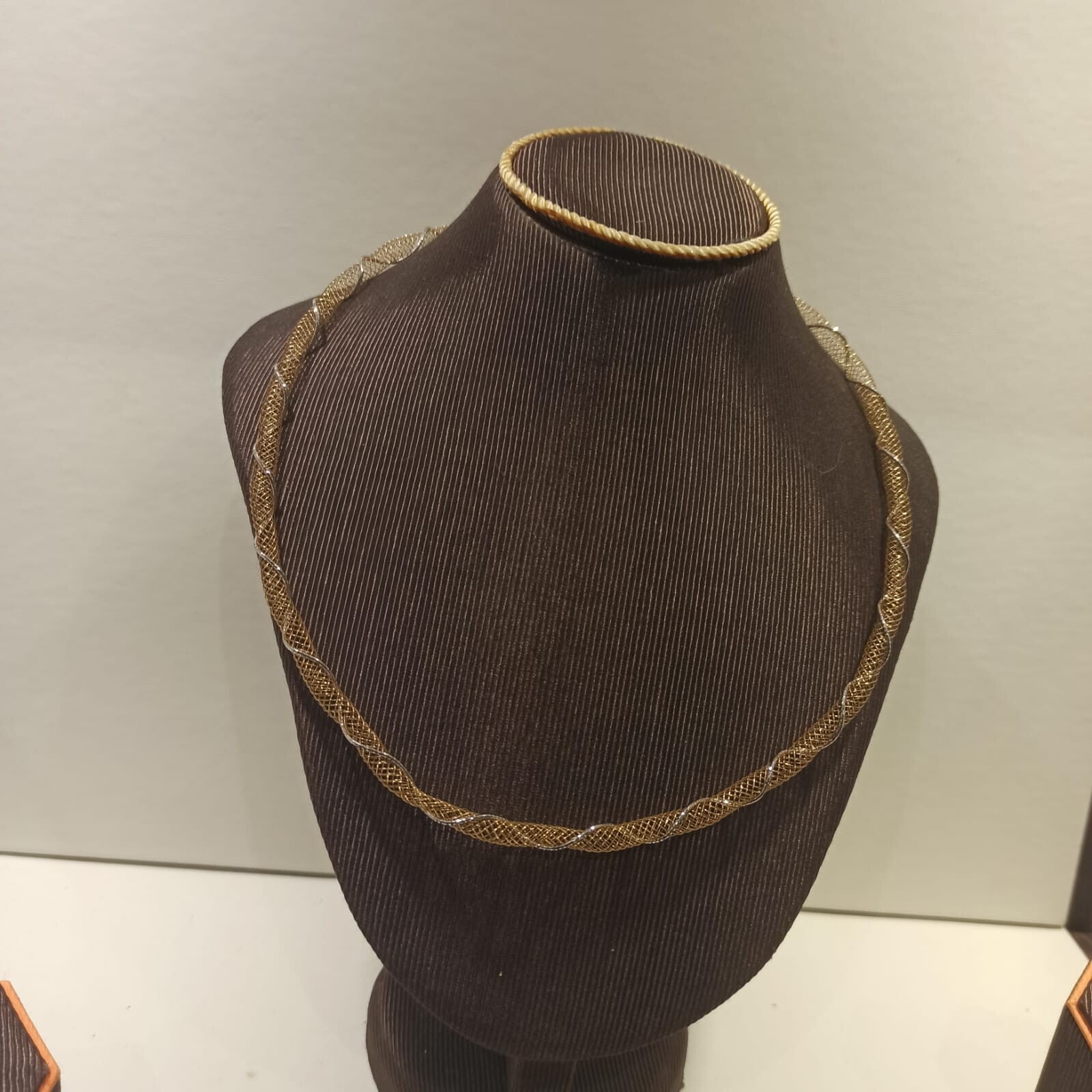 Collana Morbida Multifilo  Effetto Tessuto Oro Giallo e Bianco 18 kt  