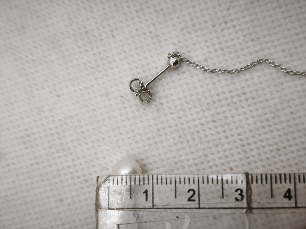 Orecchino Pendente 5,5 Cm in oro 18 kt  perla naturale d'acqua dolce 7-7/5 mm.