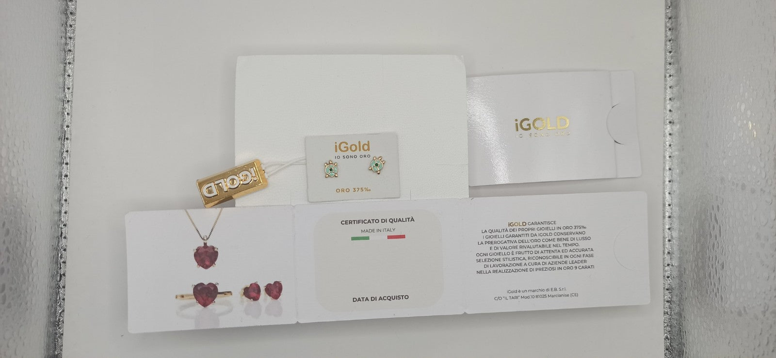 Orecchini in oro giallo 9 kt modello tartaruga con smalti. 